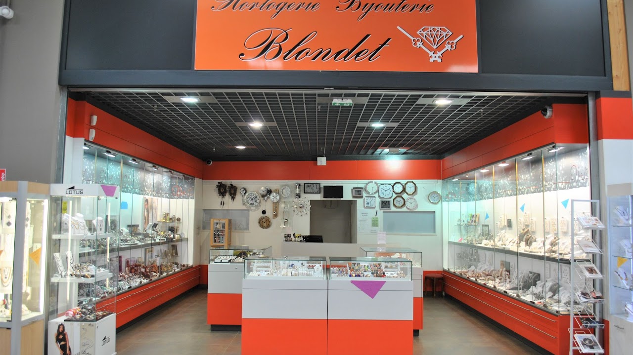 La bijouterie Blondet à Montbard, vitrines et comptoirs